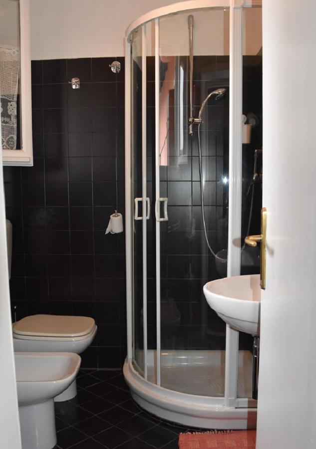 B&B Al Ducale And Apartments Parma Esterno foto